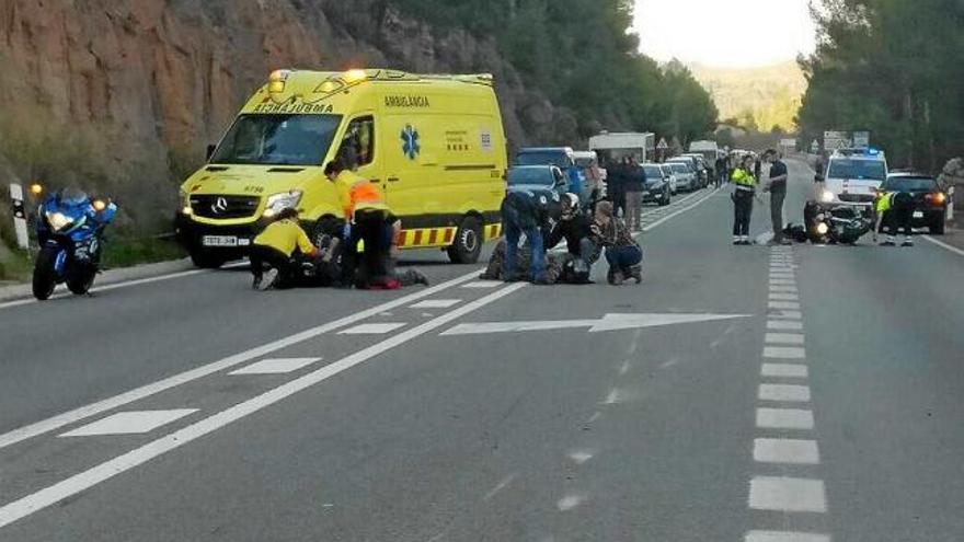 Una dona ferida greu a  la C-55 en un accident de moto al terme de Castellbell