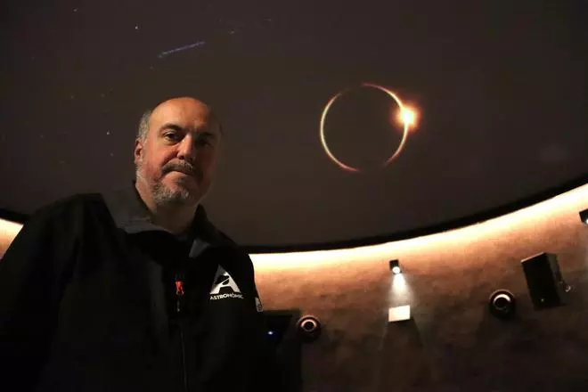 Salvador Ribas: "Un eclipse total de Sol es uno de los fenómenos más espectaculares de la astronomía en la naturaleza"