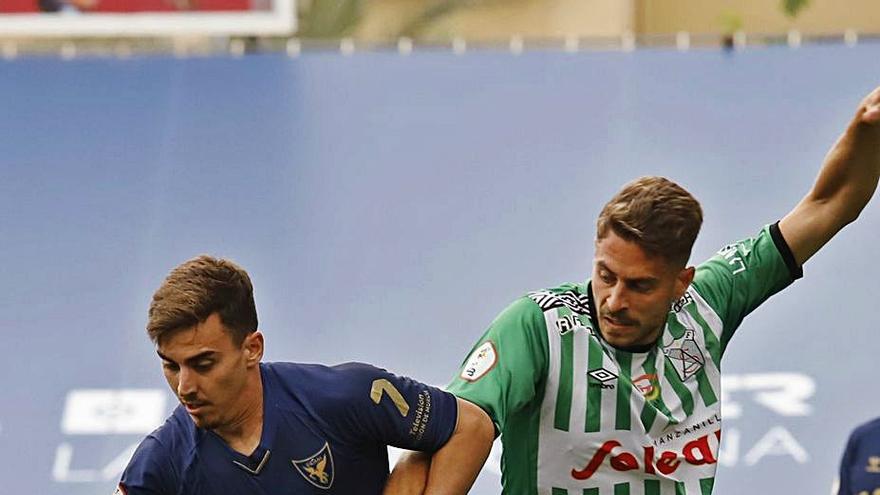 Alberto Fernández contra el Atlético Sanluqueño. | JUAN CARLOS CAVAL