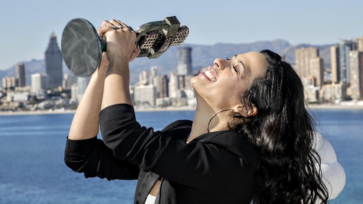 L&#039;olesana Chanel Terrero amb el Micròfon de Bronze