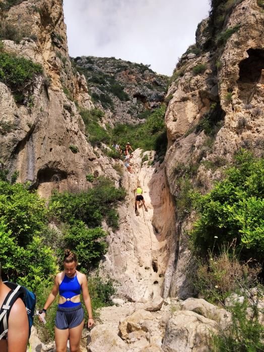 Mil peripecias para llegar a las calas de la Marin