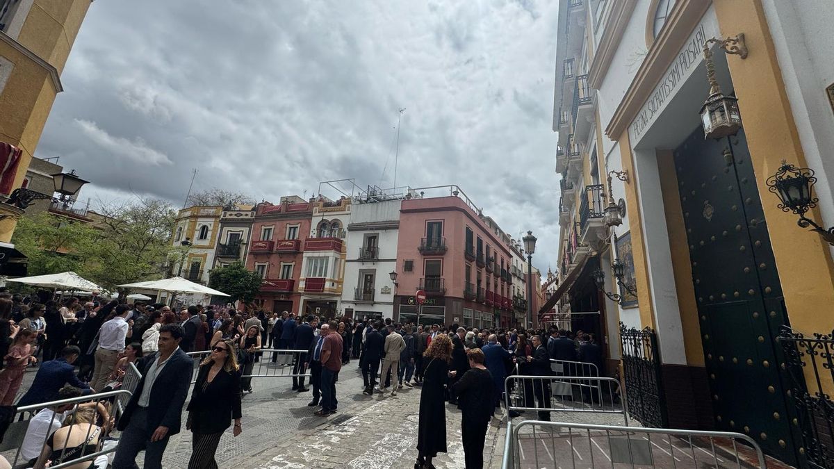 Todo preparado en la calle Feria para la salida de Monte-Sion.