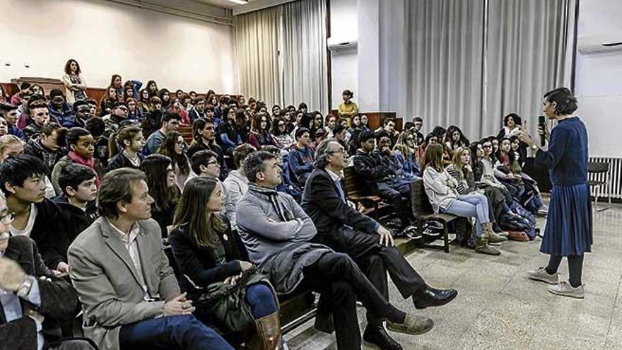 Científicas en los colegios e institutos