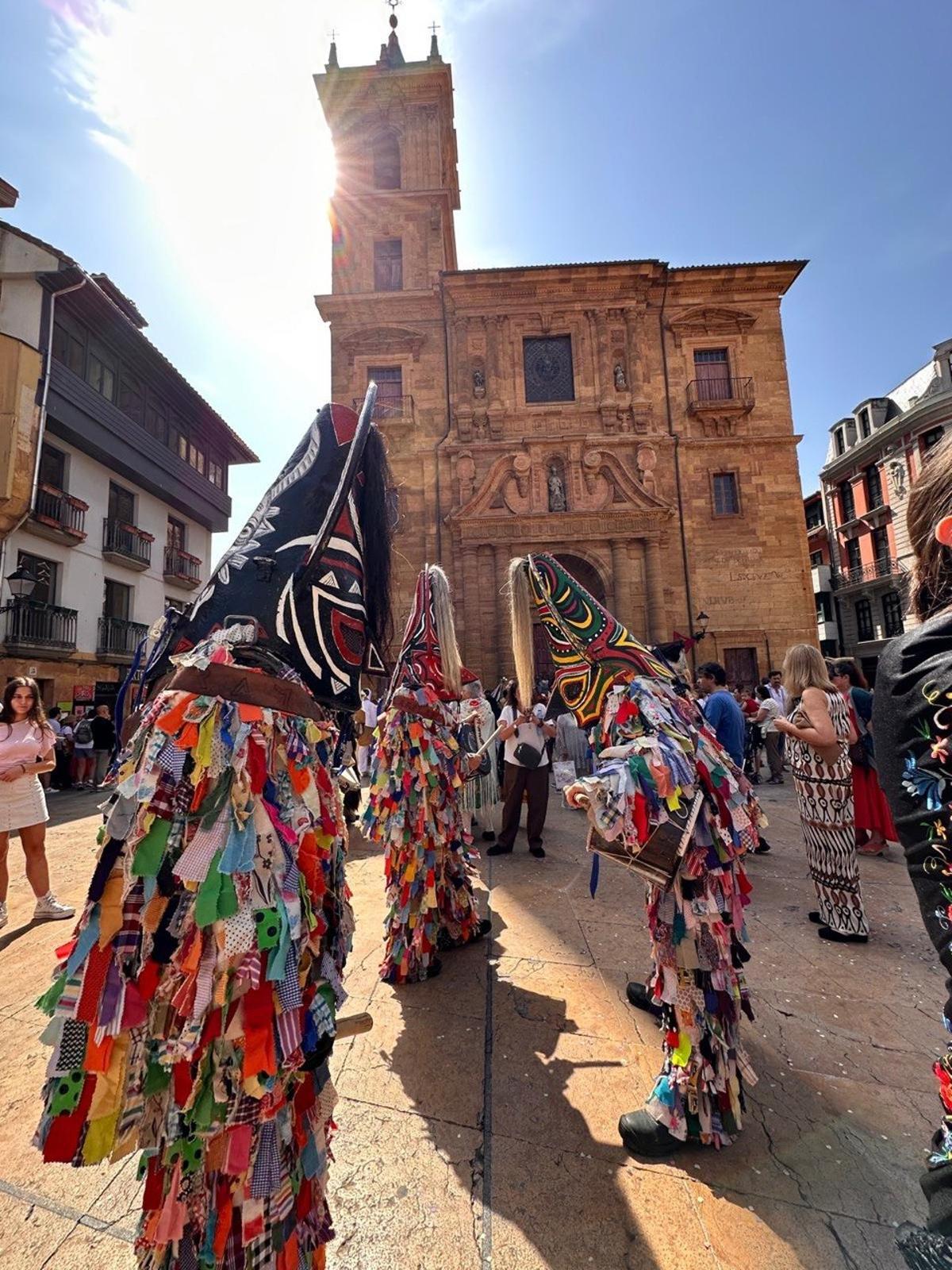 Galería | Jarramplas y Las Carantoñas, en Oviedo
