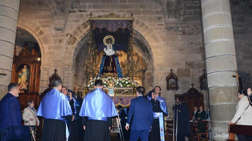 Cangas sintió el calor de la Virgen de los Dolores