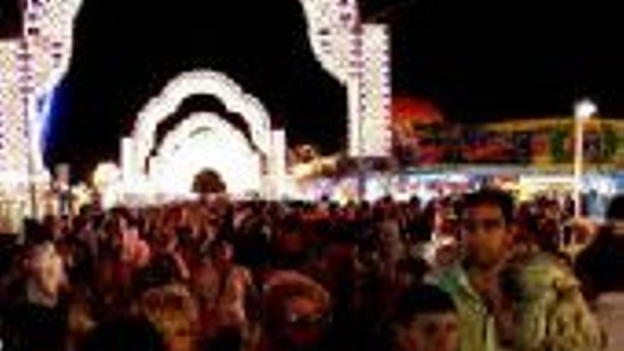 La feria llegó a acoger la noche del sábado a 100.000 personas