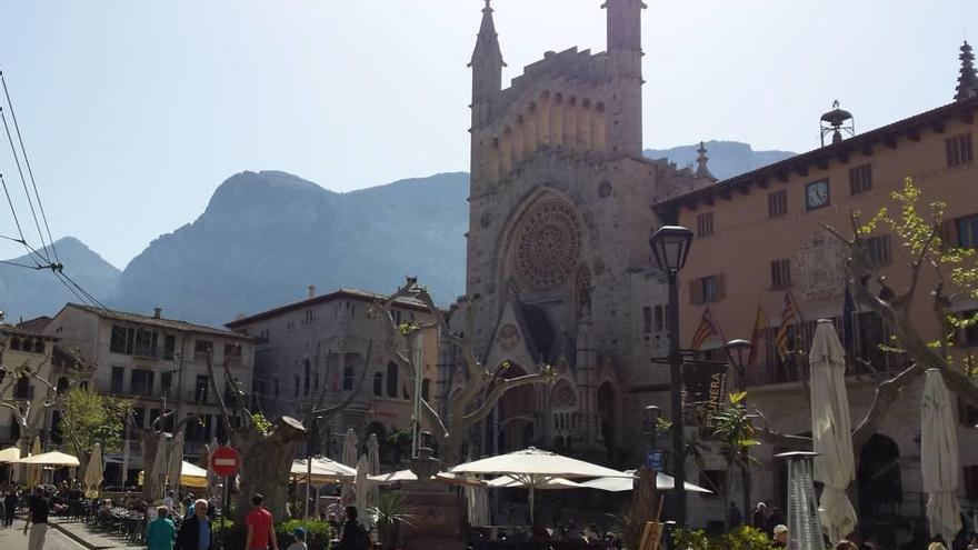 Una imagen general de la plaza de Sóller.