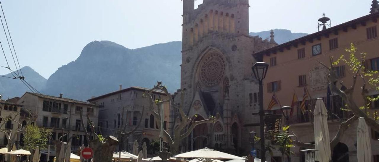 Una imagen general de la plaza de Sóller.