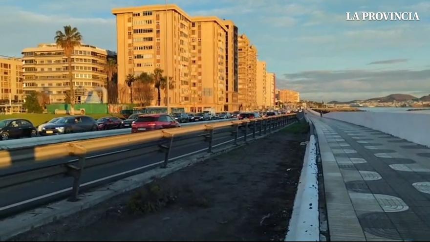 Un camión colapsa la Avenida Marítima tras quedar inmovilizado en la mediana en hora punta