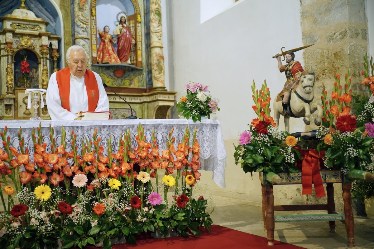 El cura de Mahide deja tras 59 años su pastoral por los pueblos de Aliste por motivos de salud y edad