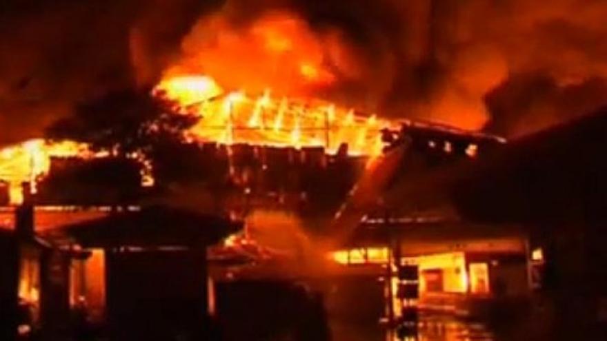 Espectacular incendio en un centro comercial en Tailanda