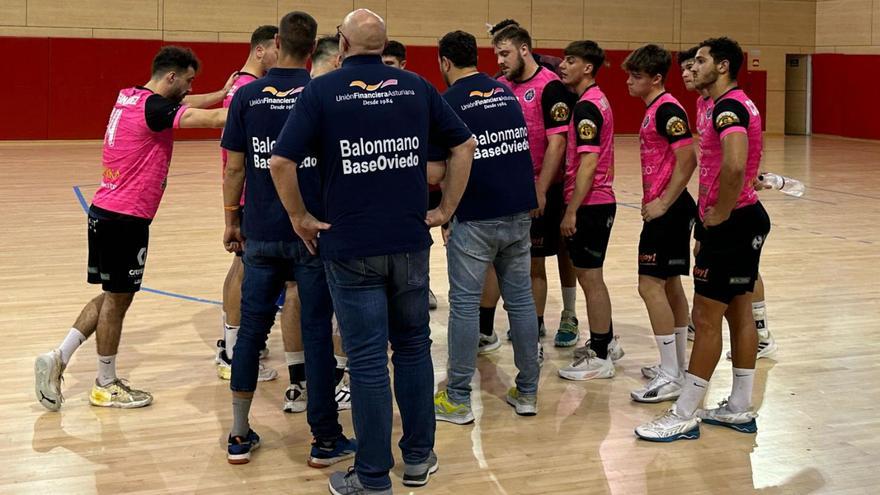 El Unión Financiera Balonmano Base Oviedo, pendiente de Apelación para saber si juega el miércoles el play-off por la permanencia
