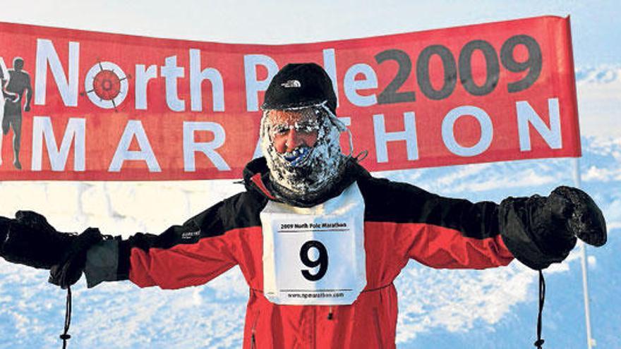 El autor del libro participó en un maratón en el Polo Norte.