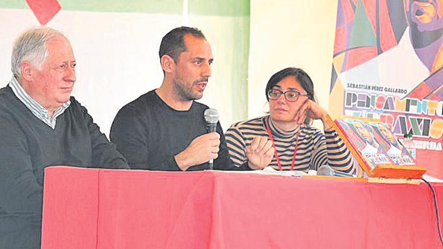 Felipe Alcaraz, Sebastián Pérez y Carmen Ruiz, en la fiesta del PCA.