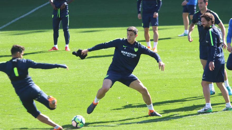 Entrenamiento del Málaga CF, que espera volver a ganar tras no hacerlo desde diciembre del año pasado.