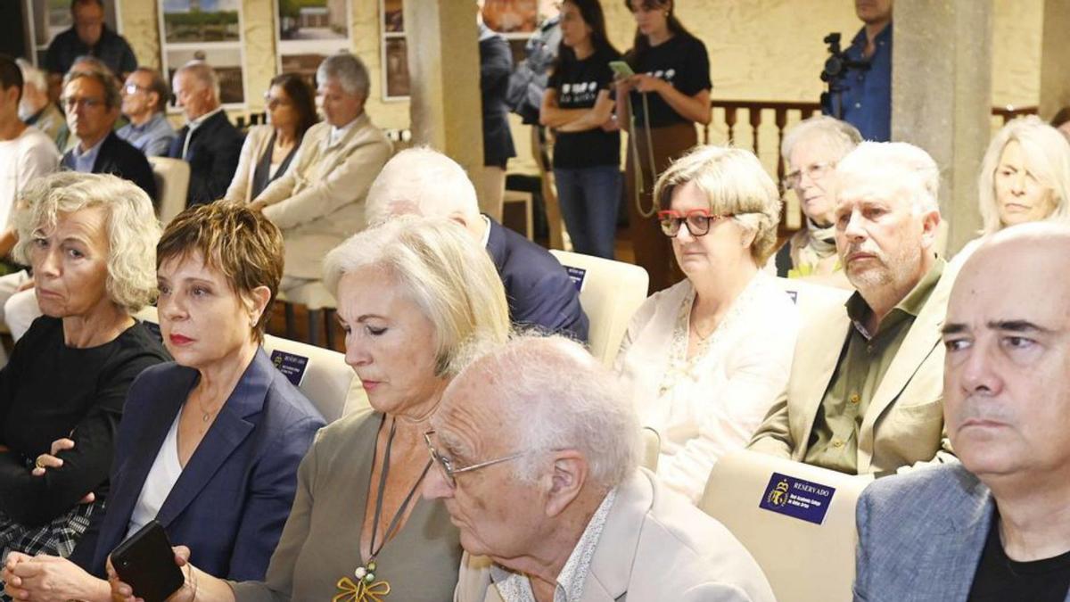 Asistentes al acto celebrado ayer en Pazo Baión. |   // PABLO HERNÁNDEZ