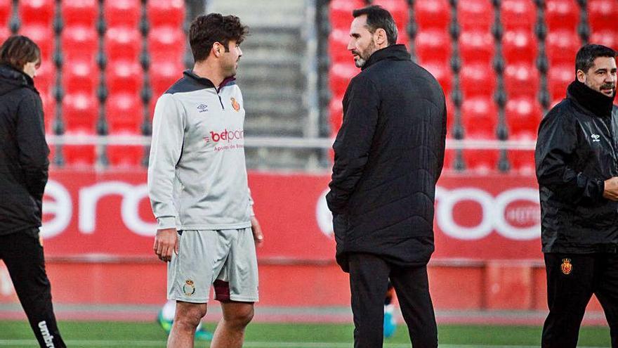 Moreno y AbdÃ³n conversan entre Dani PendÃ­n y Dani Pastor durante un entrenamiento en Son Bibiloni.