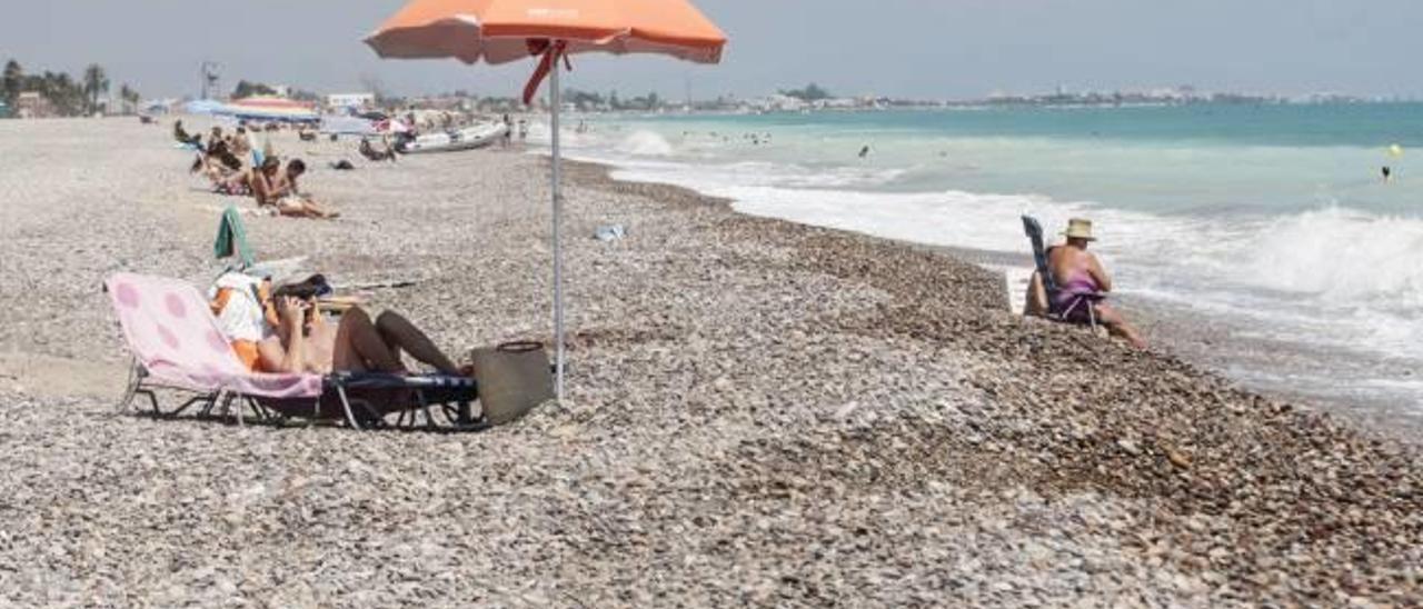 Más de 3.000 firmas reclaman a Costas que proteja la playa de Almardà