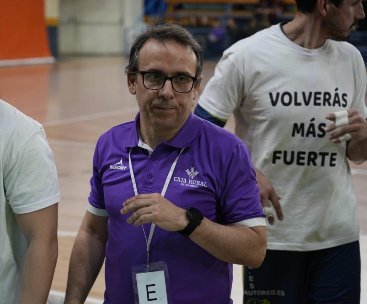 Félix Mojón, entrenador del BM Caja Rural Zamora. | JOSE LUIS FERNÁNDEZ