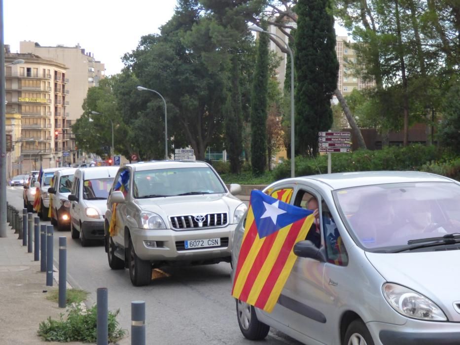 caravana de cotxes reivindica els fets d'octubre