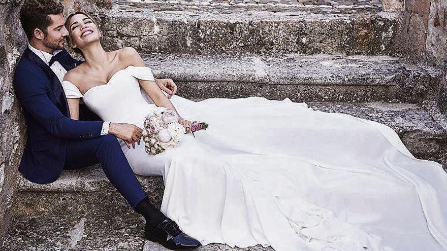 David Bisbal y Rosanna Zanetti posan el día de su boda. // Instagram