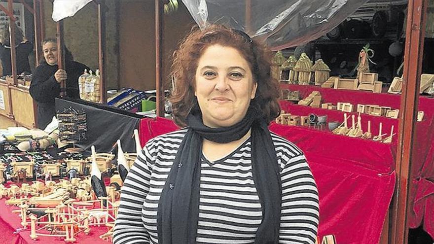 Marisol García, artesana emeritense: &quot;La artesanía es un artículo de lujo desde la crisis económica&quot;