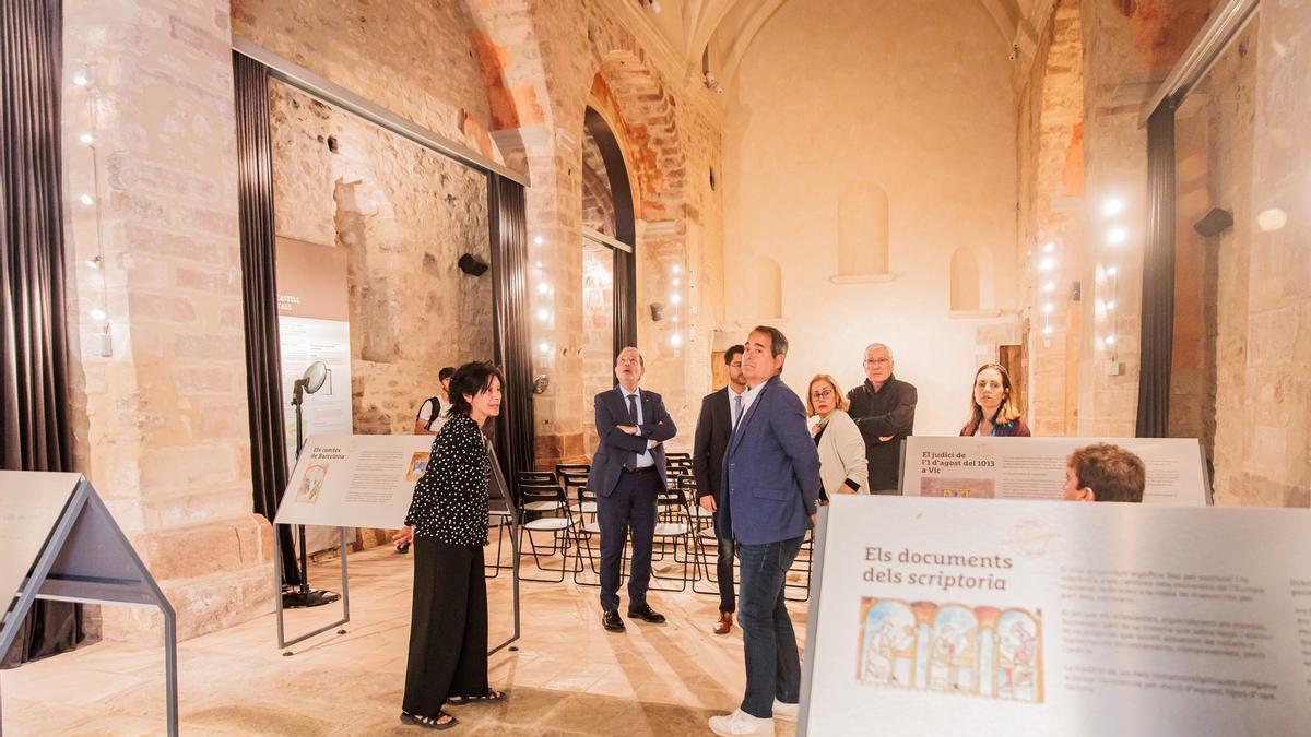 Visita del conseller Espadaler, acompanyats d'alcaldes, a les Torres de Fals