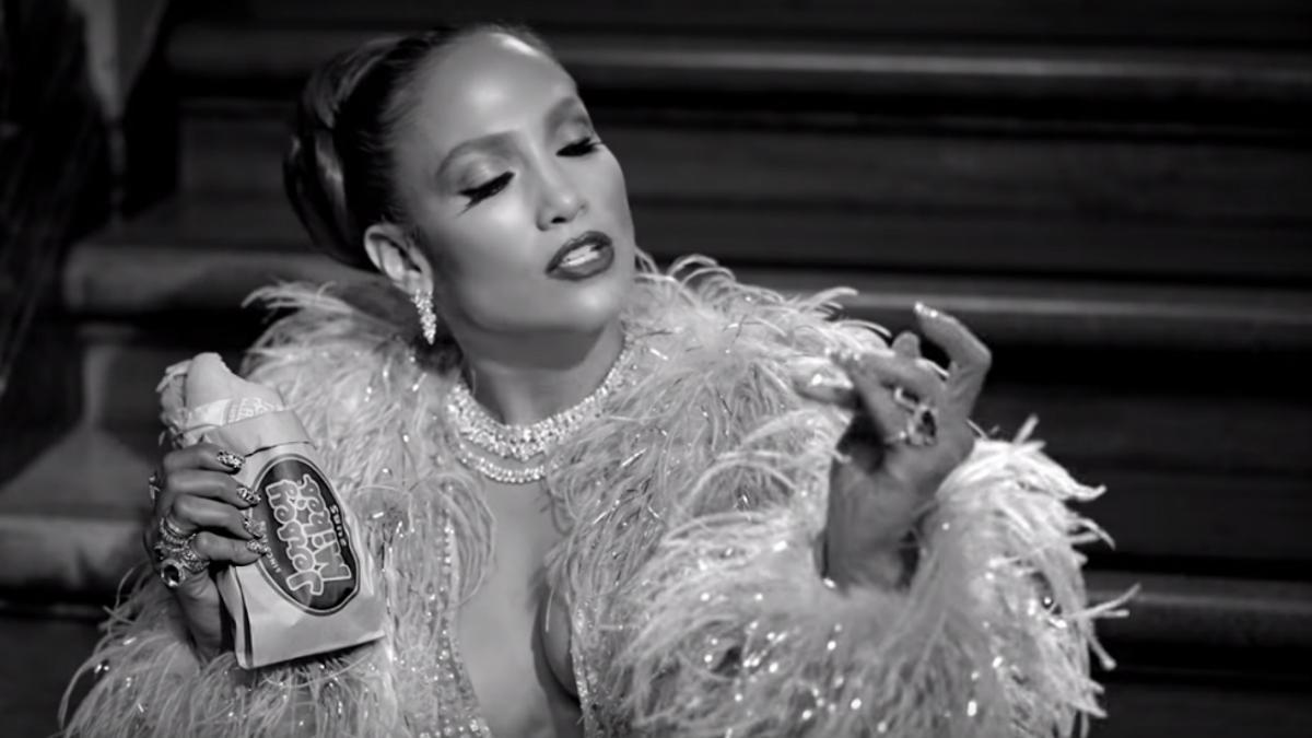 Jennifer Lopez en su videoclip 'Dinero'