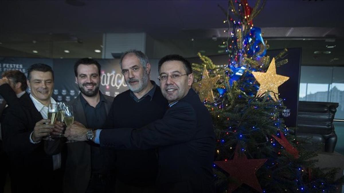 Xavi Pascual (balonmano), Ricard Muñoz (hockey patines) y Andoni Zubizarreta (fútbol), con el presidente Bartomeu.