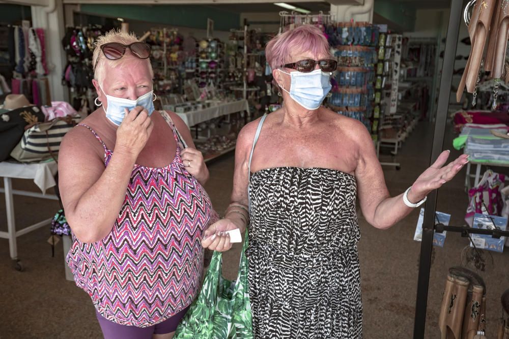 Incertidumbre entre los turistas británicos en Mallorca  tras la cuarentena en su país