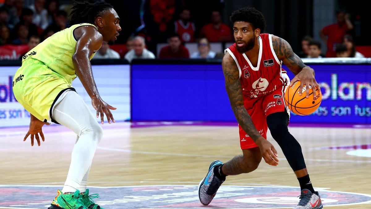 Justin Wright-Foreman, durante el partido de Liga ante el Lleida en el Príncipe Felipe.