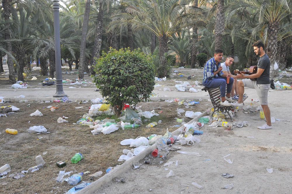 La ciudad inicia su lavado de cara después de las fiestas con el objetivo de recuperar la normalidad a la mayor brevedad posible