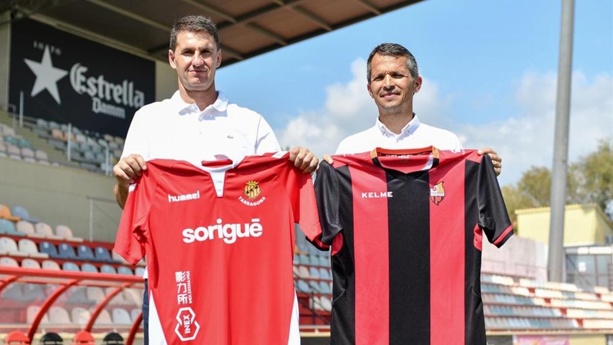 Los técnicos José Antonio Gordillo y Xavi Bartolo antes del derbi