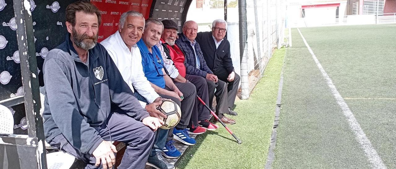 Juan Carlos Parrado, Antonio Gil, Maximiliano Viñolo, Pedro Gómez, Juan Calderón y Manuel Plaza, en el campo del C.D. Churriana.