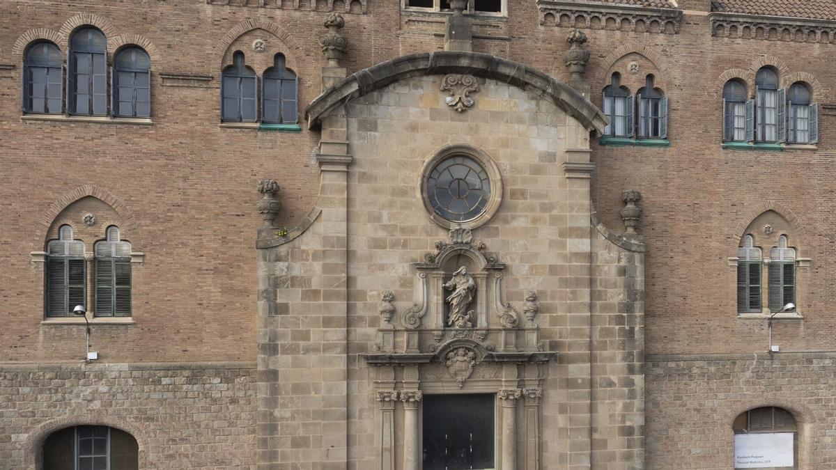 Fachada de la iglesia de Santa Marta, traslada piedra a piedra de Via Laietana