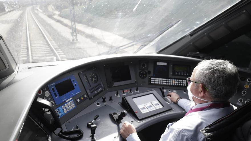 Sale de María Zambrano el primer tren directo Málaga-Granada