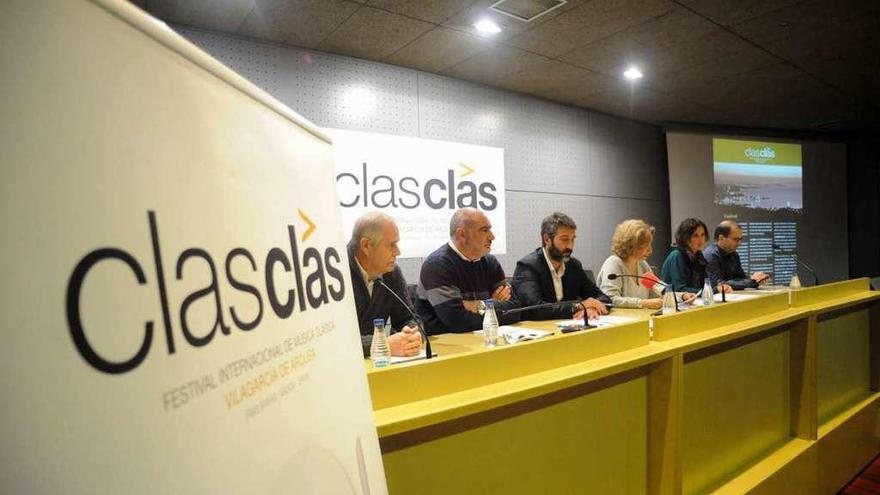 El acto de presentación del &quot;Clasclás&quot;, en el Auditorio Municipal de Vilagarcía. // Iñaki Abella