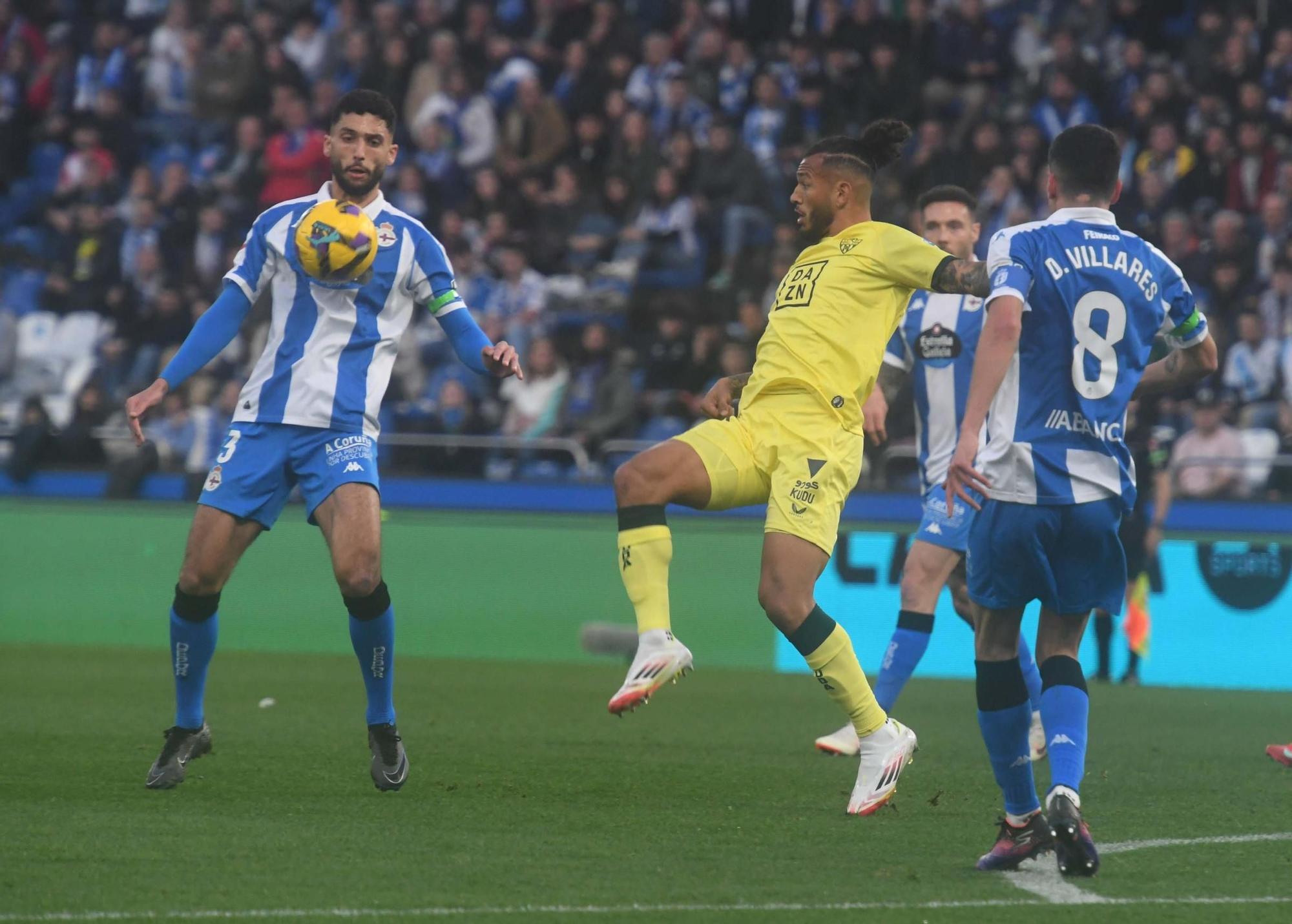 El Deportivo doblega al Almería en Riazor (3-1)