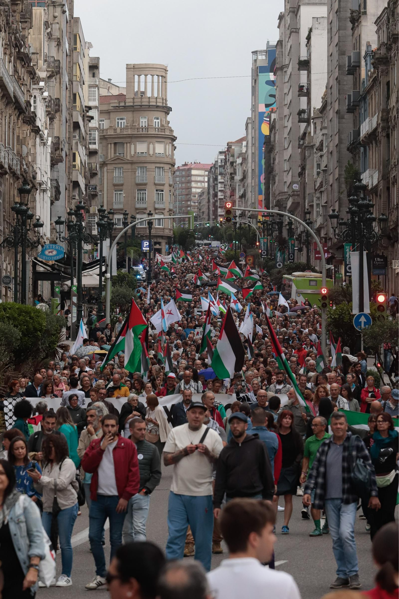 Las imágenes de la multitudinaria manifestación en Vigo contra el «genocidio» de Israel sobre Palestina