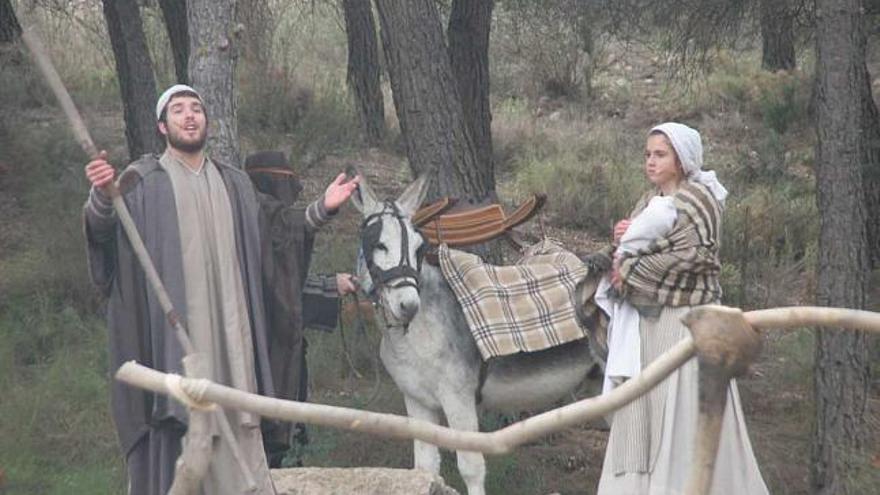 San José y la Virgen María preparan su huida a Egipto a lomos de una burra para escapar de la matanza del rey Herodes