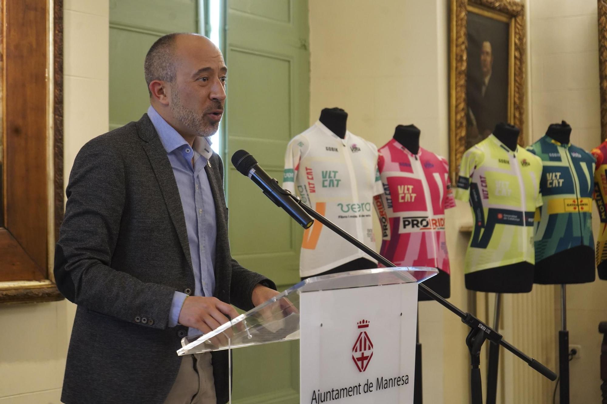 Imatges de la presentació de l'etapa Manresa-Manresa de la Volta Ciclista a Catalunya femenina a l'Ajuntament