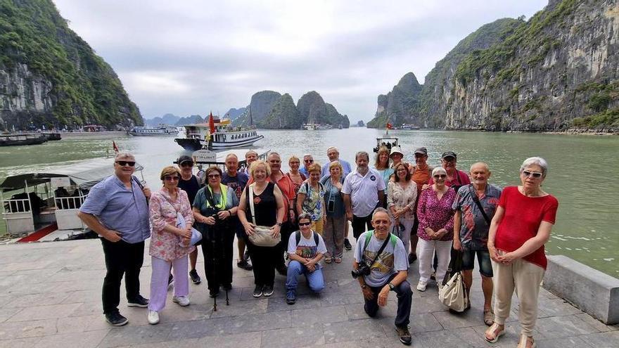 Un grup de bagencs fa un viatge de setze dies a Vietnam i Cambodja