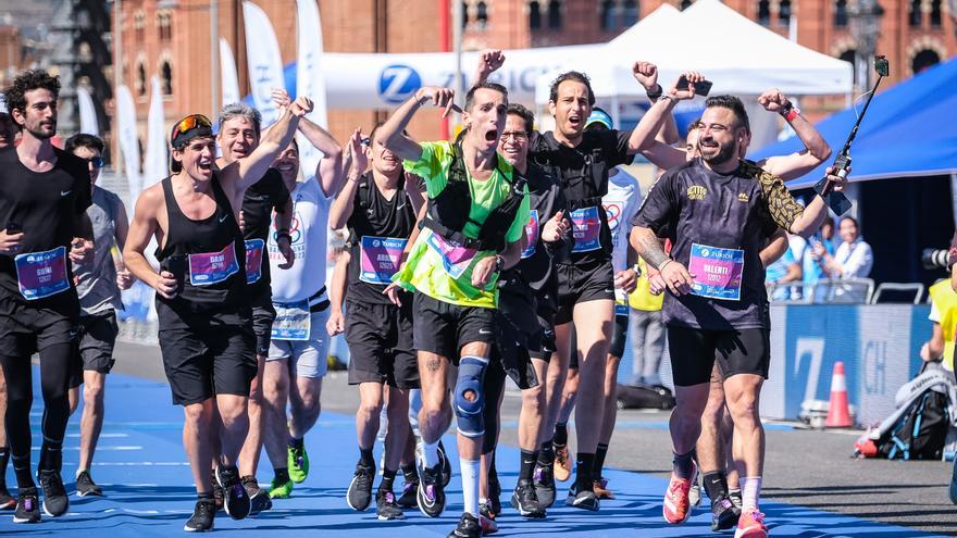 Álex Roca, con un 76% de discapacidad, acaba el Maratón de Barcelona