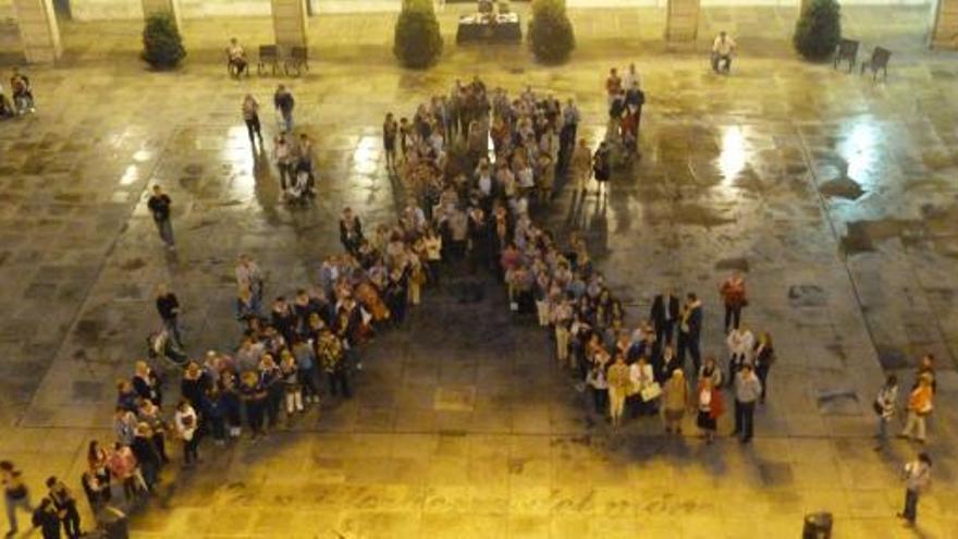 Alicante rinde tributo a la lucha contra el cáncer de mama