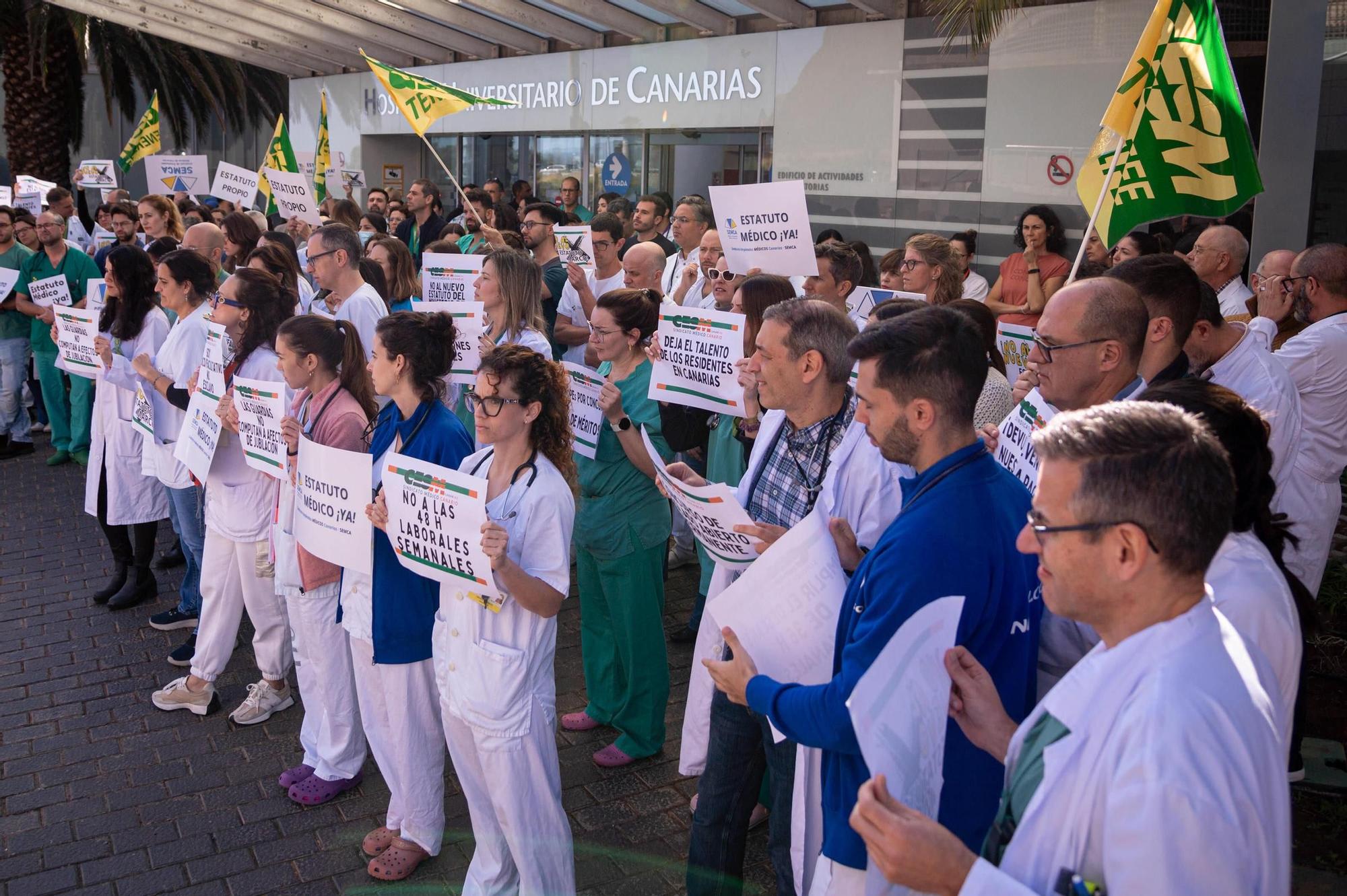 Manifestación por el cambio de condiciones de médicos por parte del Ministerio por fuera del HUC