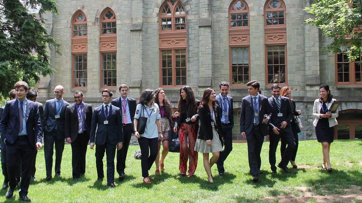 Los alumnos en 4º cursan parte de sus estudios en prestigiosas Universidades del extranjero
