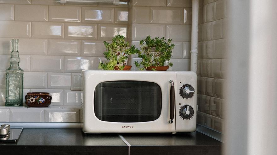 Cómo limpiar los trapos de cocina en el microondas fácilmente sin usar la lavadora