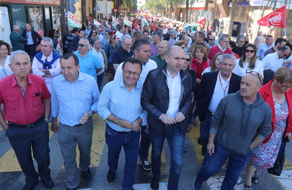 Miles de personas secundan en Málaga la marcha central del Primero de Mayo en Andalucía