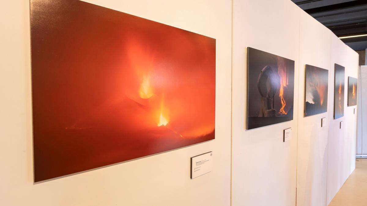 Inauguración de la exposición solidaria de fotografías "La Palma, volcán y vida"
