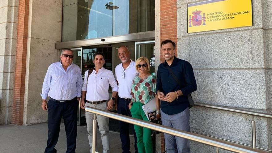 Delegación de Pedro Abad, ante el Ministerio de Transportes.